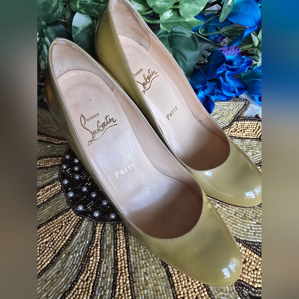 Christian Louboutin Glossy Olive Or Tan Color Heels
